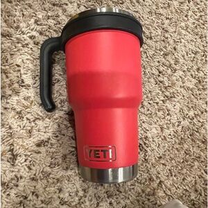 Yeti RAMBLER®
30 OZ TUMBLER
